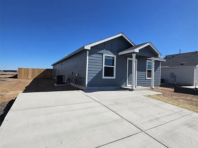 2304 Blizzard Dr — Photo 3