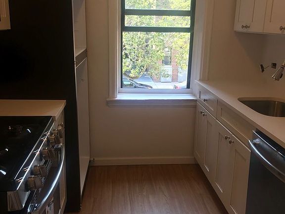 5th image of 4329 39th Pl APT 20