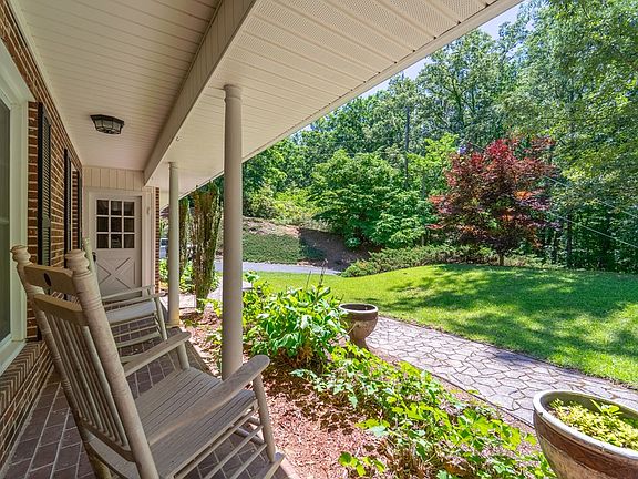 4th image of 1747 University Heights Rd