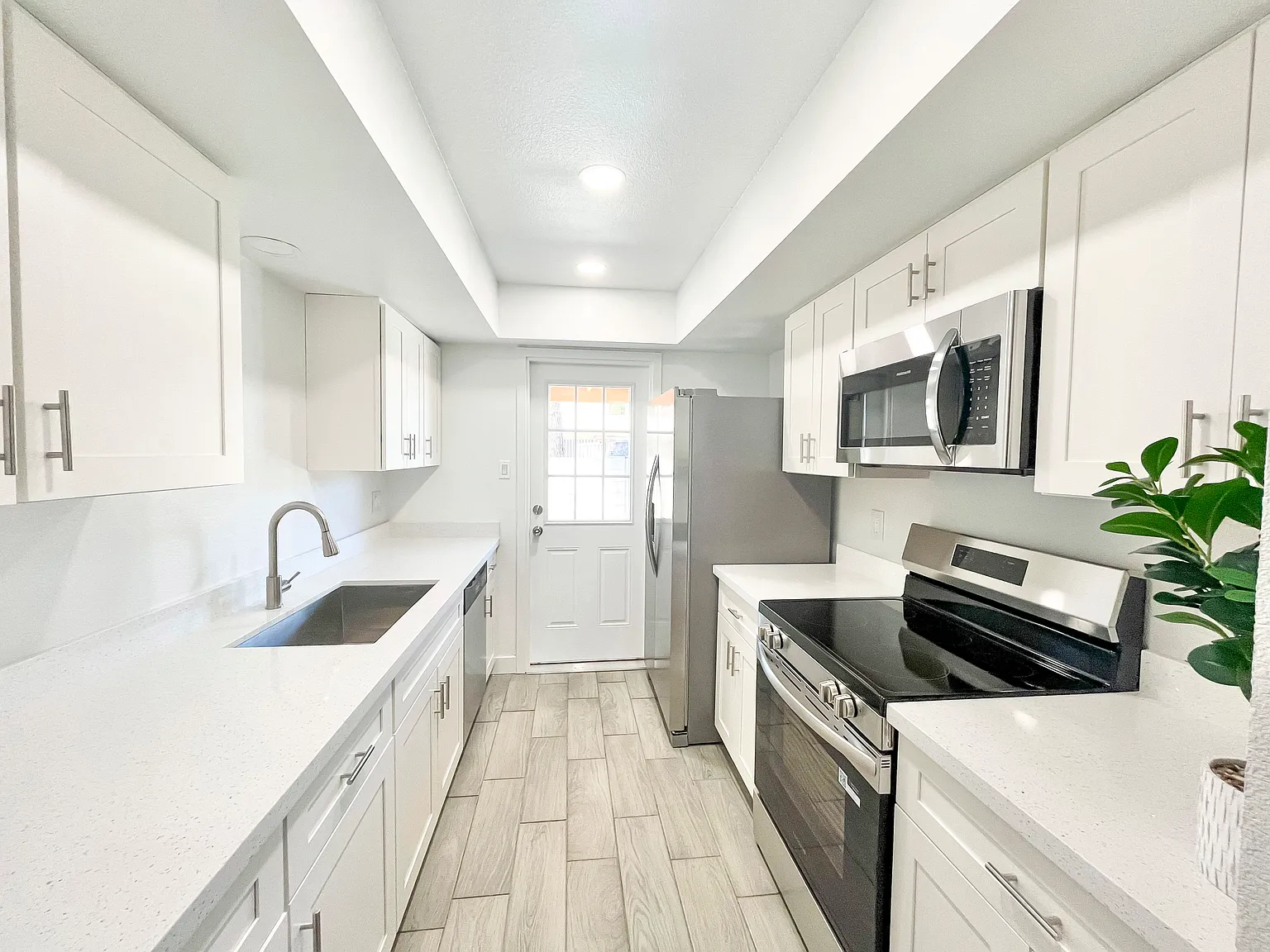 4 bed, 3.0 bath, 2153 sqft, $819 — Photo 2