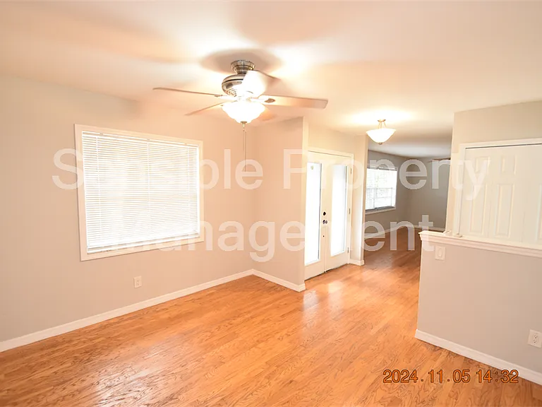 3827 Frostwood Ct — Photo 9