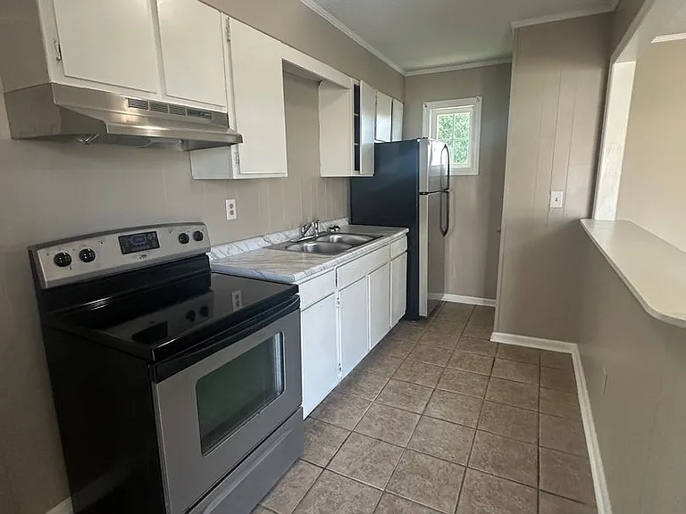 214 Lanier Dr — Photo 9