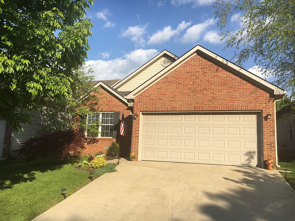 1st image of 104 Blue Heron Pl