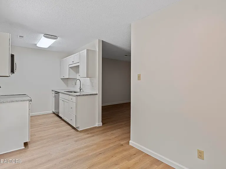 2109 Larimer St — Photo 8