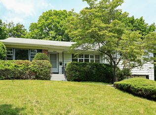 252 Daisy Farms Dr, Scarsdale, NY 10583