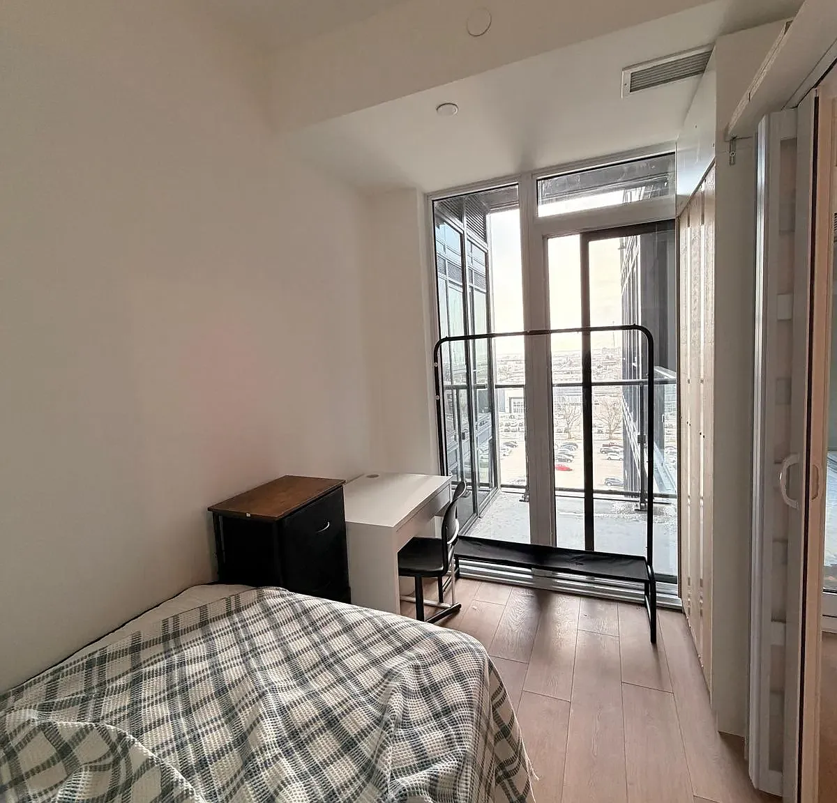 3 bed, $875 — Photo 3