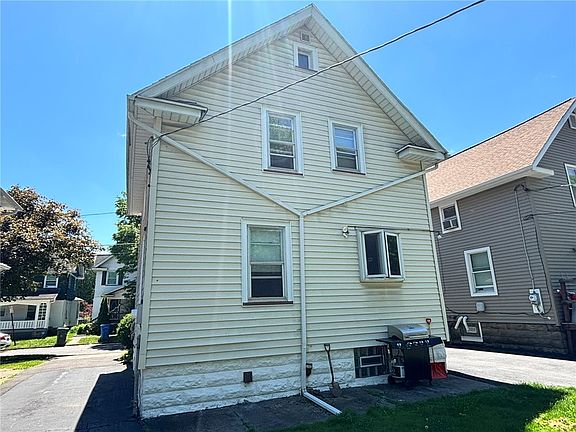 3rd image of 230 Curtis St