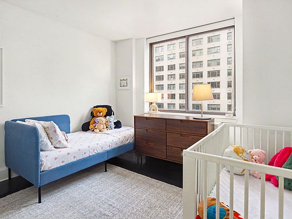 4th image of 300 E 64th St APT 10A