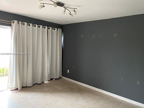 5th image of 9369 Fontainebleau Blvd APT J224