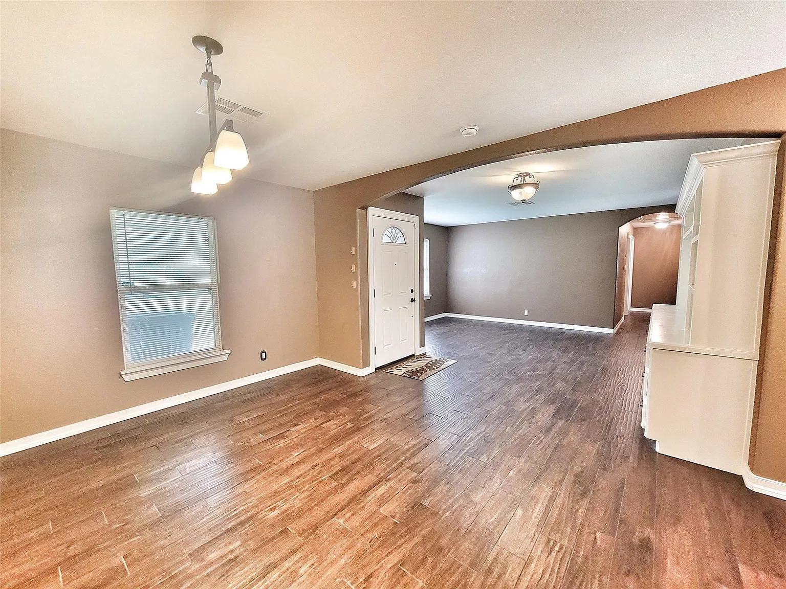 3 bed, 1.0 bath, 1215 sqft, $1,695 — Photo 3