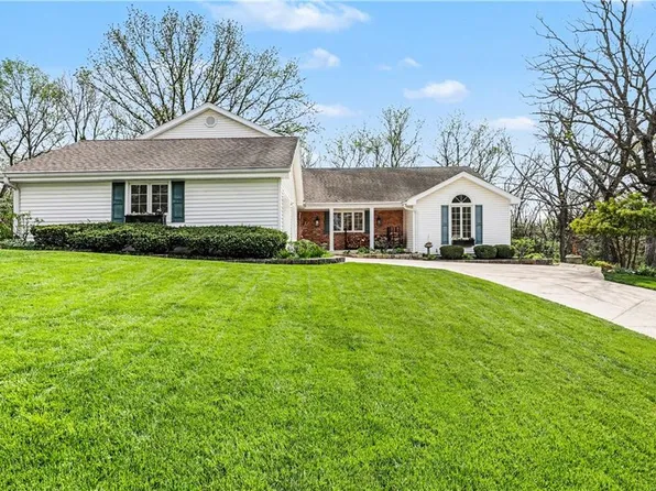 4404 SW Hickory Ln, Blue Springs, MO 64015