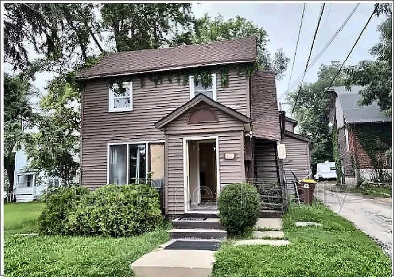 411 1/2 S State Ave