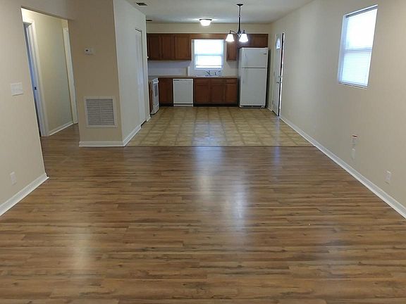 5th image of 7034 Deer Springs Rd