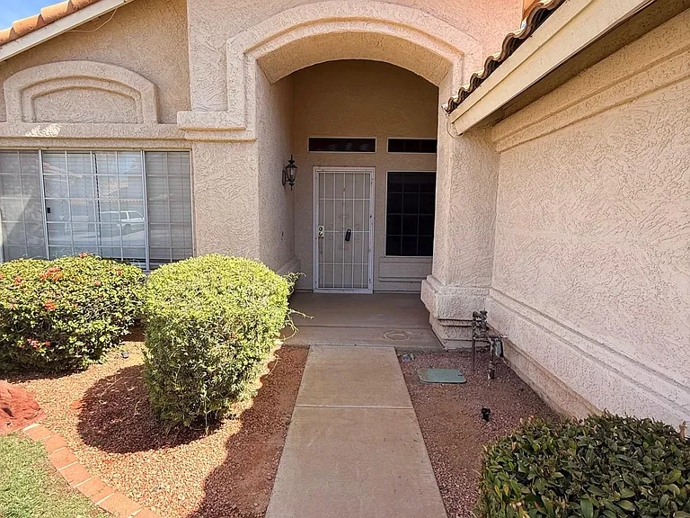 4556 E Charleston Ave — Photo 1