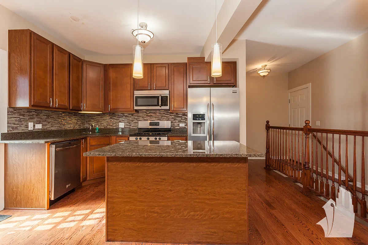 3 bed, 2.5 bath, 1500 sqft, $4,000 — Photo 4