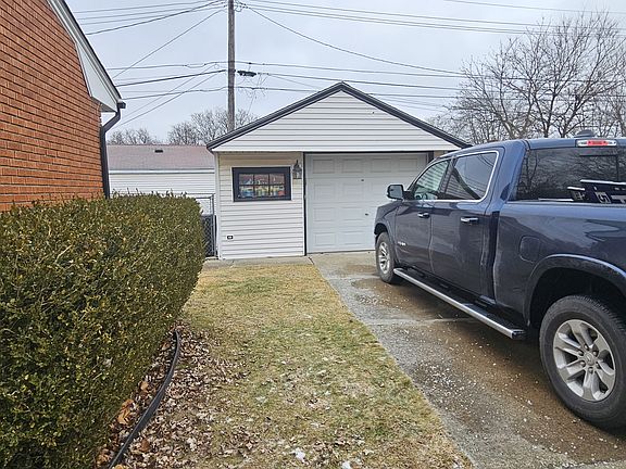 3rd image of 20430 Kenmore Ave