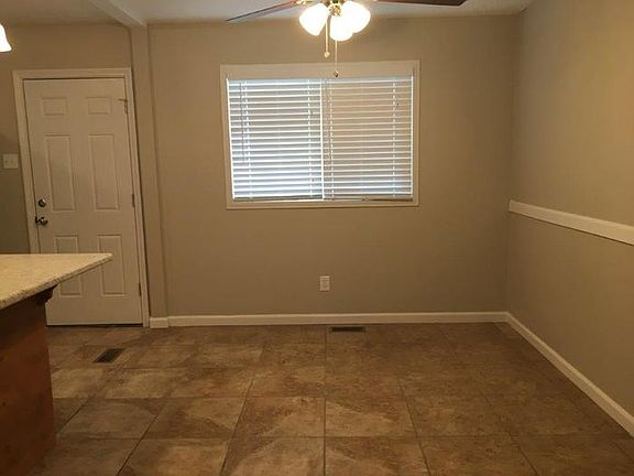 3rd image of 2370 Kingsford Dr
