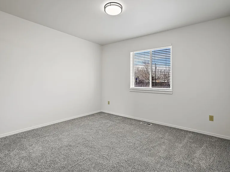 101 E Woodvine St — Photo 13