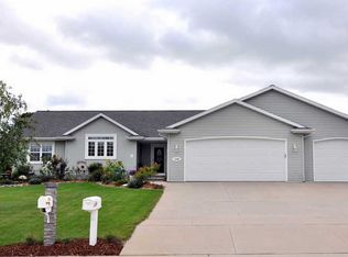 1040 Symphony Blvd, Neenah, WI 54956