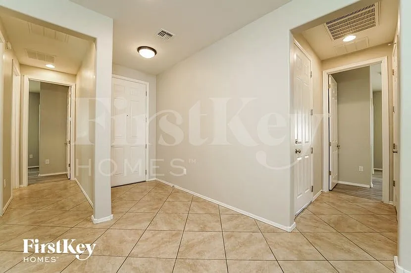 4 bed, 3.0 bath, 2155 sqft, $2,460 — Photo 3