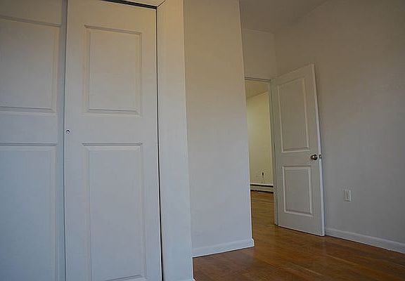5th image of 1035 Jefferson Ave #5
