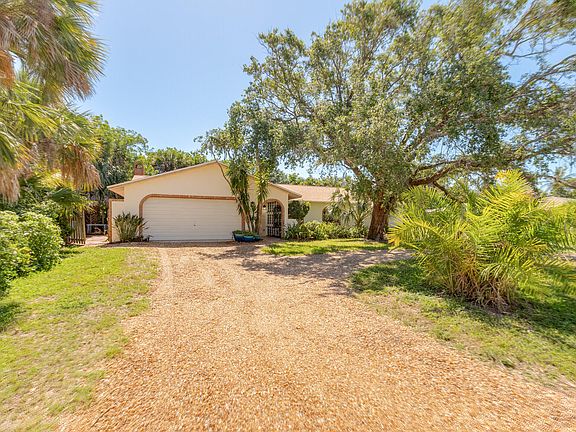 2nd image of 313 Banyan Way