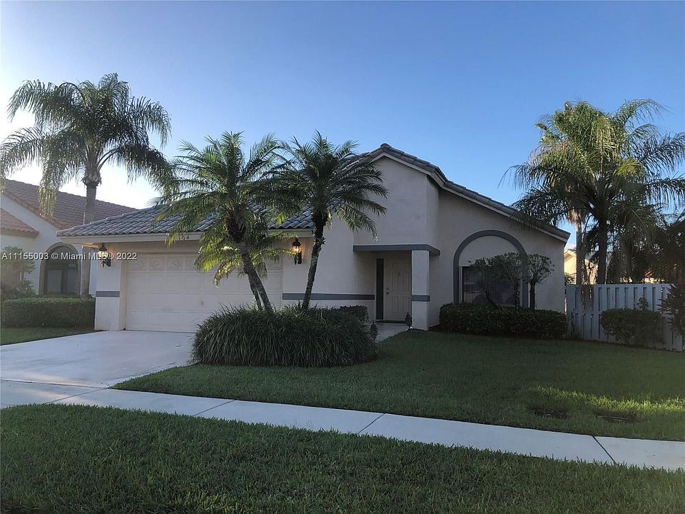 1st image of 104 Executive Cir #104