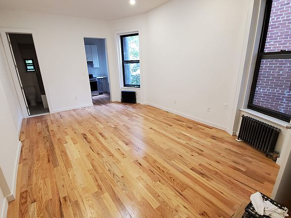 3rd image of 46 W 76th St #2R
