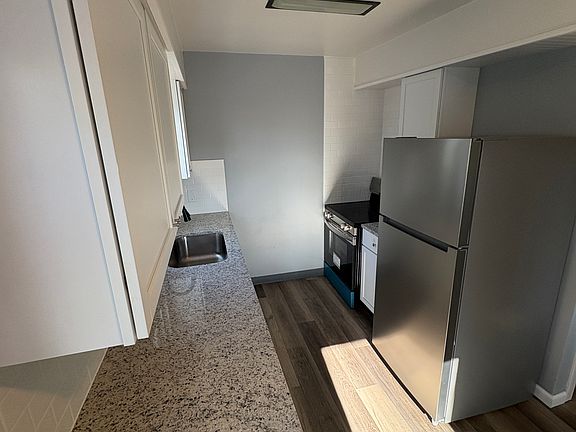 5th image of 740 Silver Lake Ave