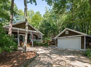 6887 Youngren Rd, Three Oaks, MI 49128