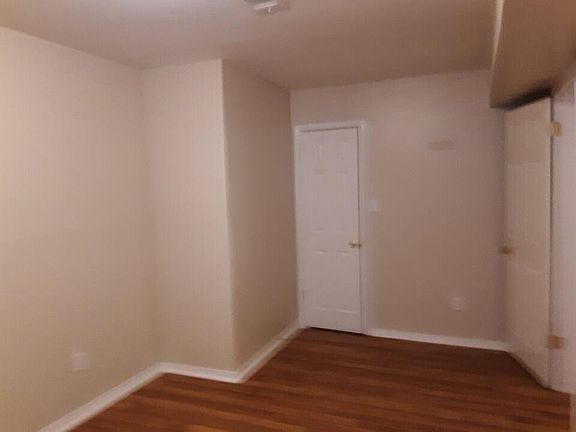5th image of 900 W 16th St