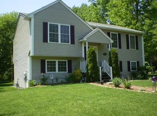 83 Red Maple Ter, North Kingstown, RI 02852