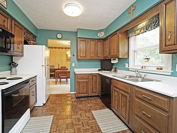5th image of 1714 Tanglewood Dr