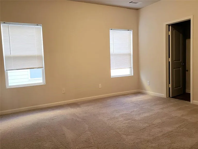 939 Independence Ave — Photo 13