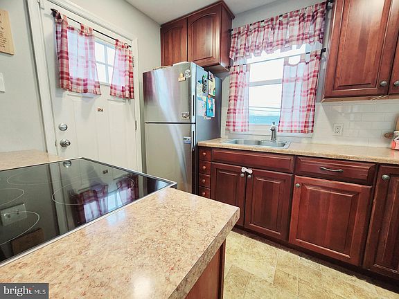 5th image of 1204 Blackhorse Hill Rd