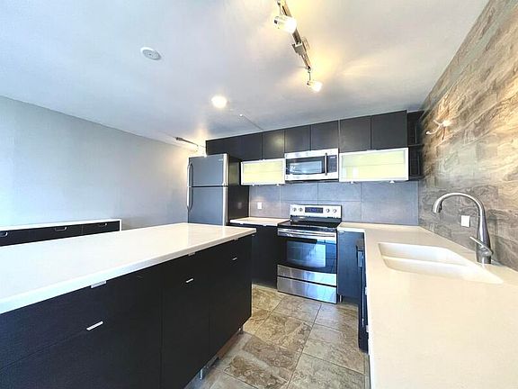 2nd image of 320 Liliuokalani Ave APT 2303