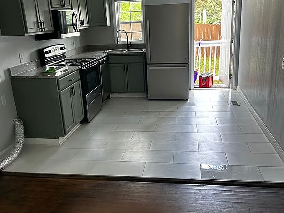 3rd image of 804 Carolina Ave