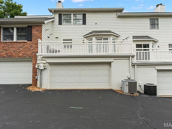 2nd image of 212 Carriage Ct