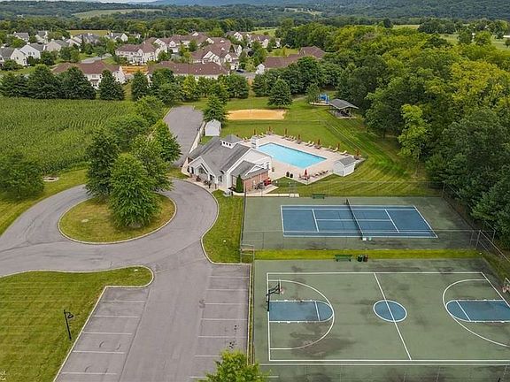 4th image of 760 Ramblewood Dr