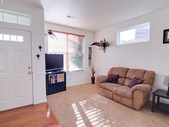4th image of 332 Thistle Ct