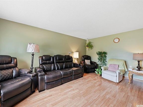 4th image of 20 Clark CRESCENT