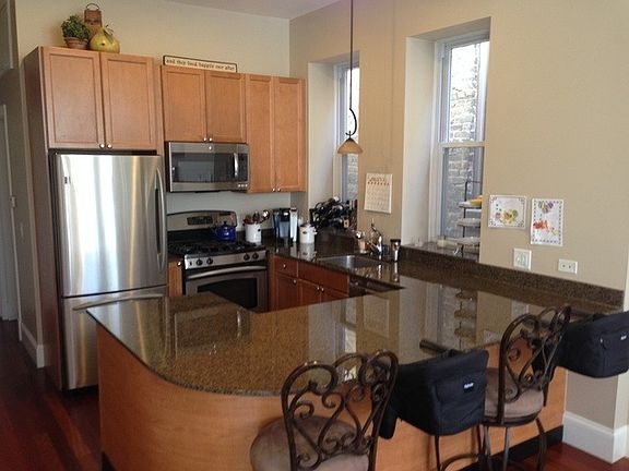 4th image of 1120 W Oakdale Ave APT 2F