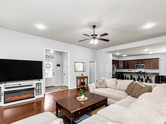 5th image of 932 Shadow Bluff Dr