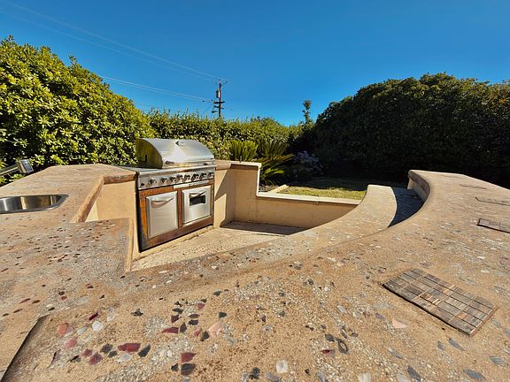 5th image of 7800 Sierra Dr