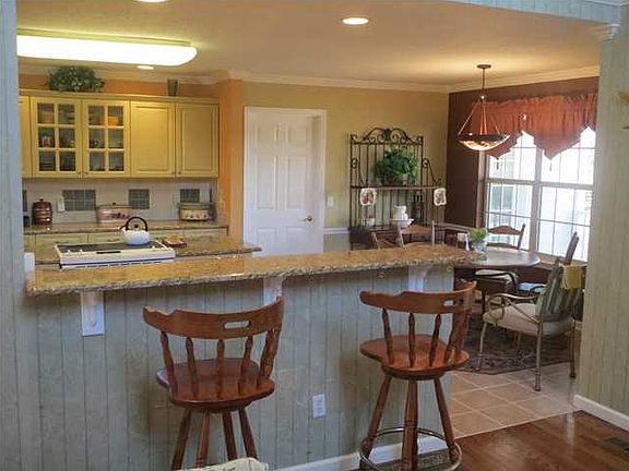 4th image of 5685 Sherry Ln