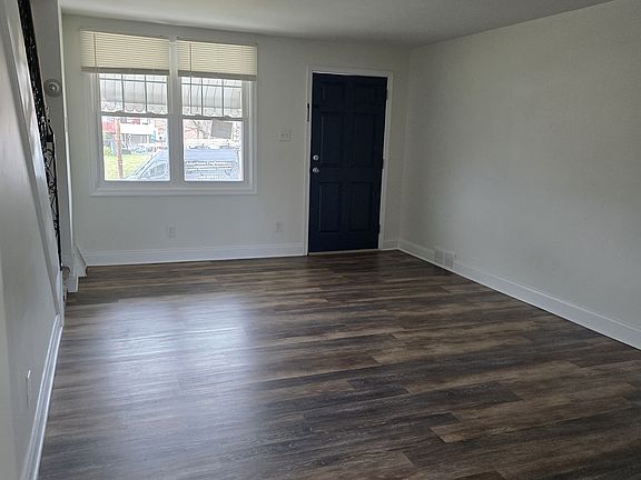 3rd image of 922 Poplar Ave