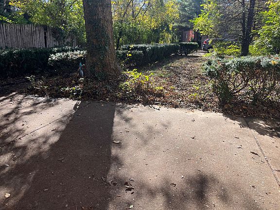 4th image of 3939 Magnolia Ave