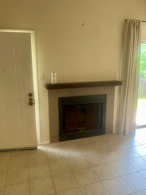 2 bed, 998 sqft, $1,650 — Photo 2