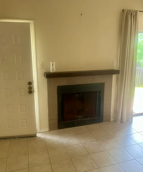 426 Sailmaster St #A — Photo 2
