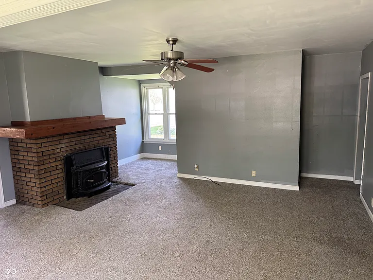 603 E Clyde St — Photo 9